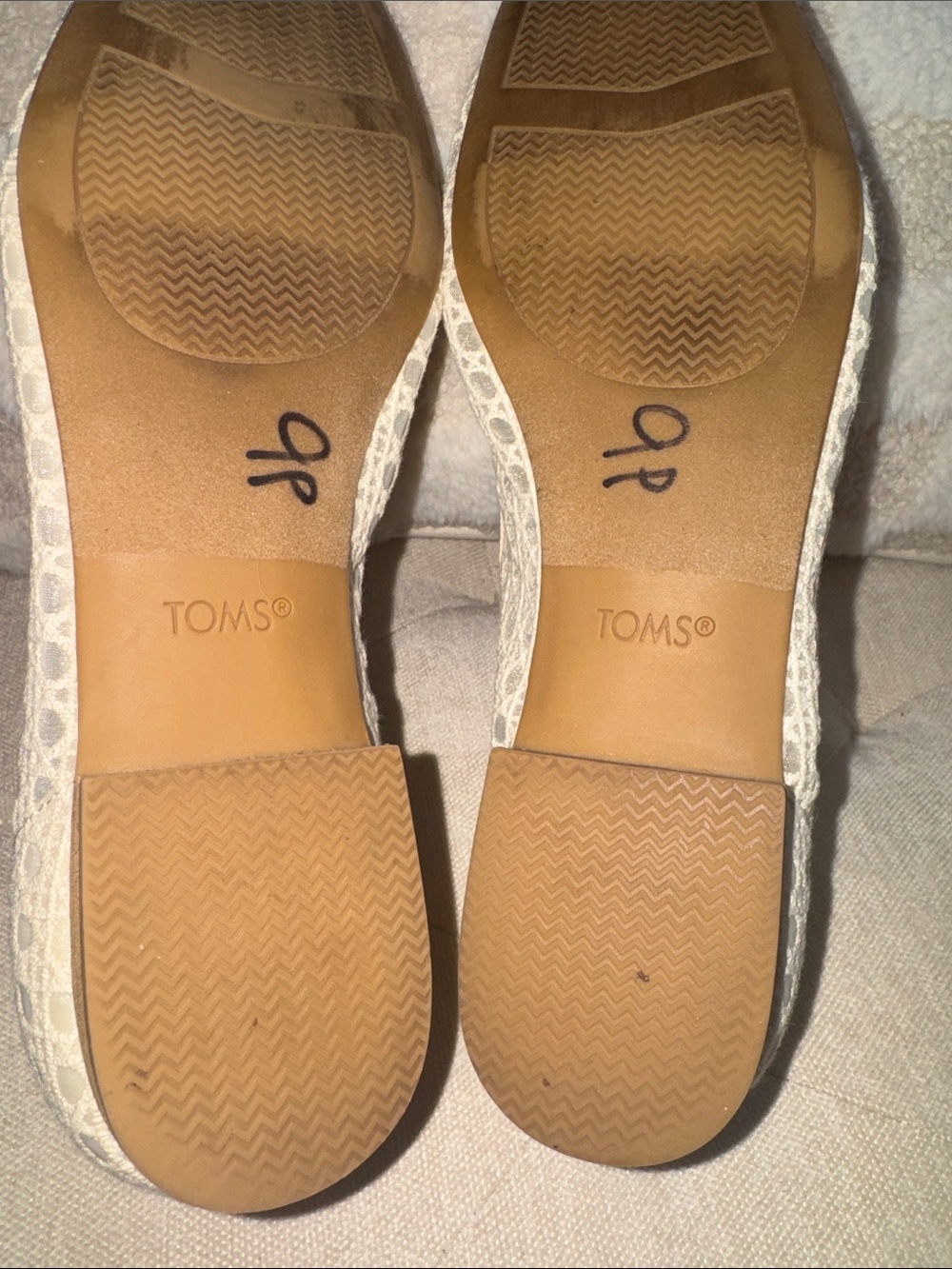 TOMS - Picture 9 of 10
